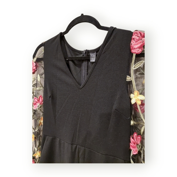 Emery Rose Floral Jumpsuit - Picture 2 of 8